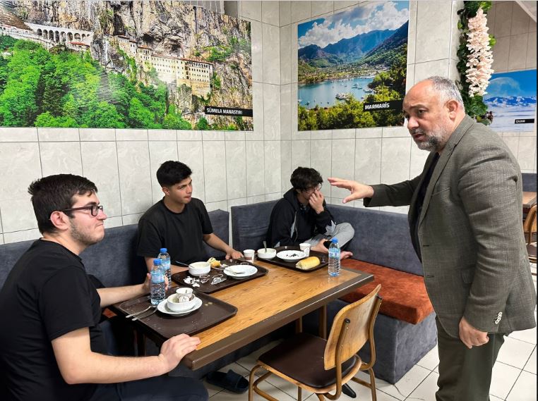 Kasapoğlu, Gençlerle Sahurda Buluştu
