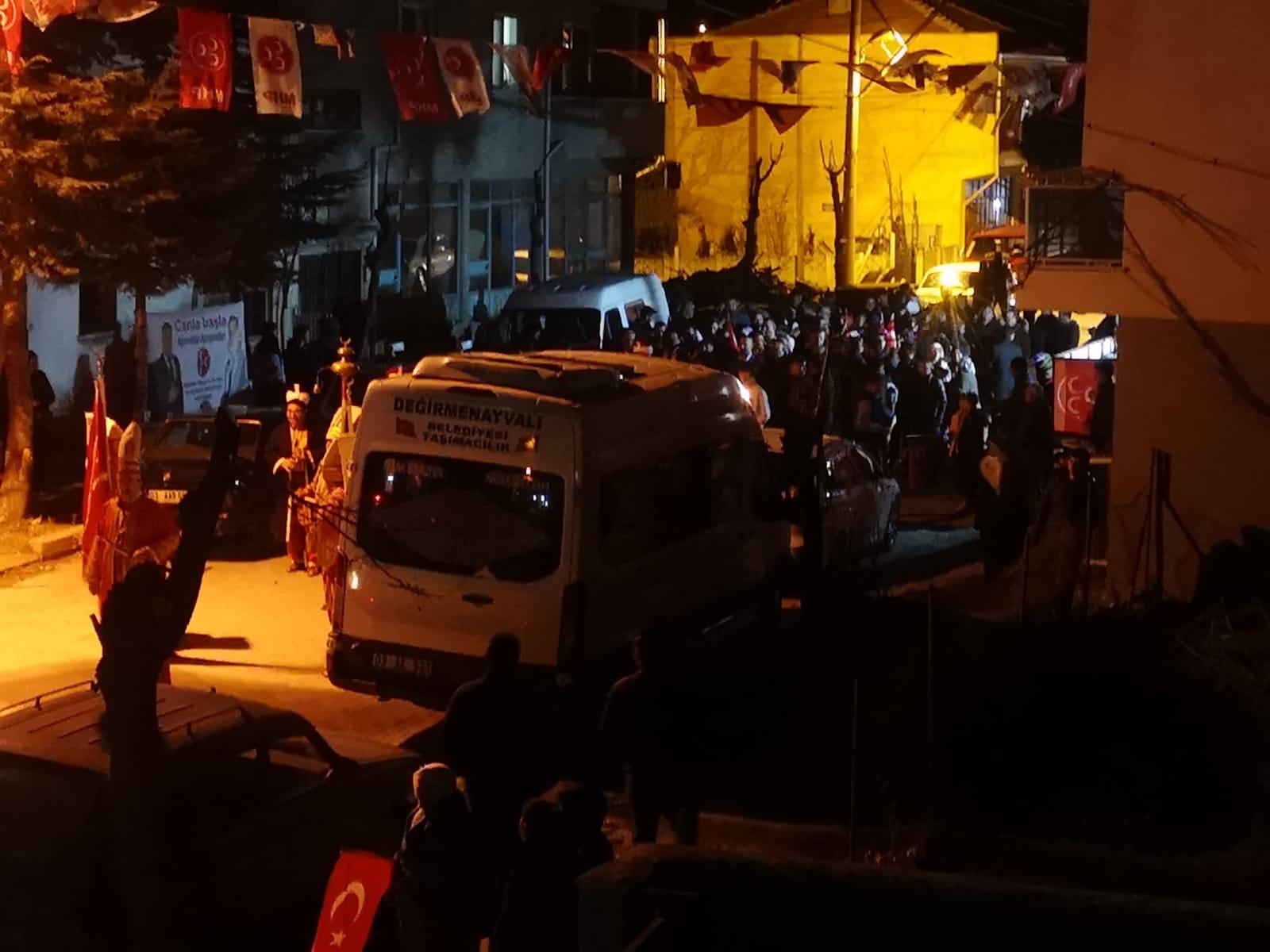 MHP'DEN MEŞALELİ TÖREN