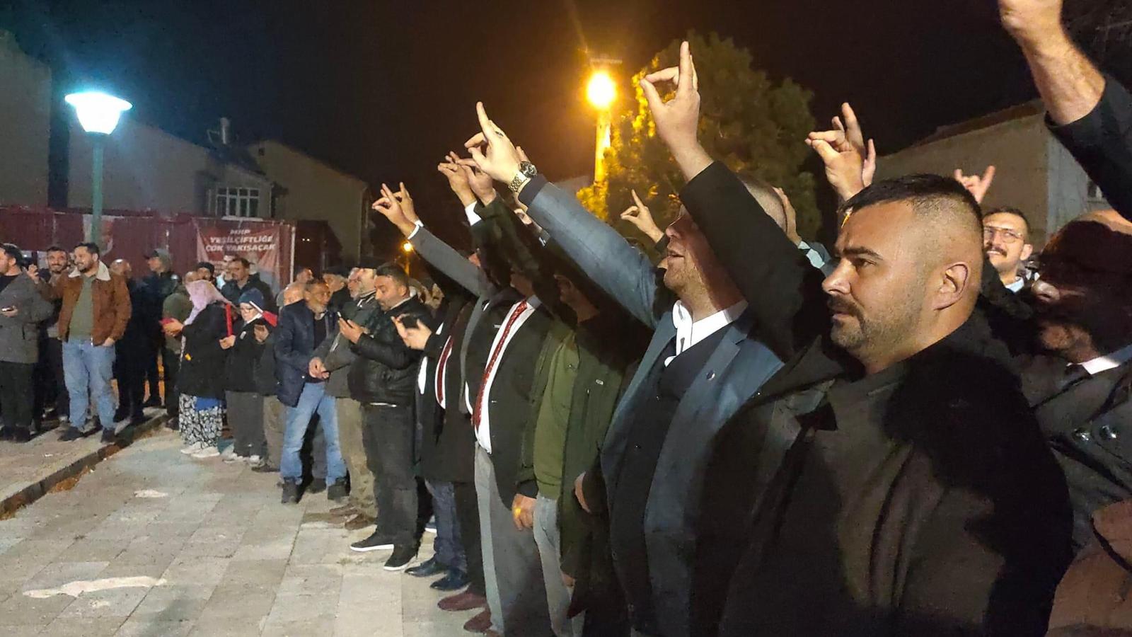 MHP'DEN MEŞALELİ TÖREN