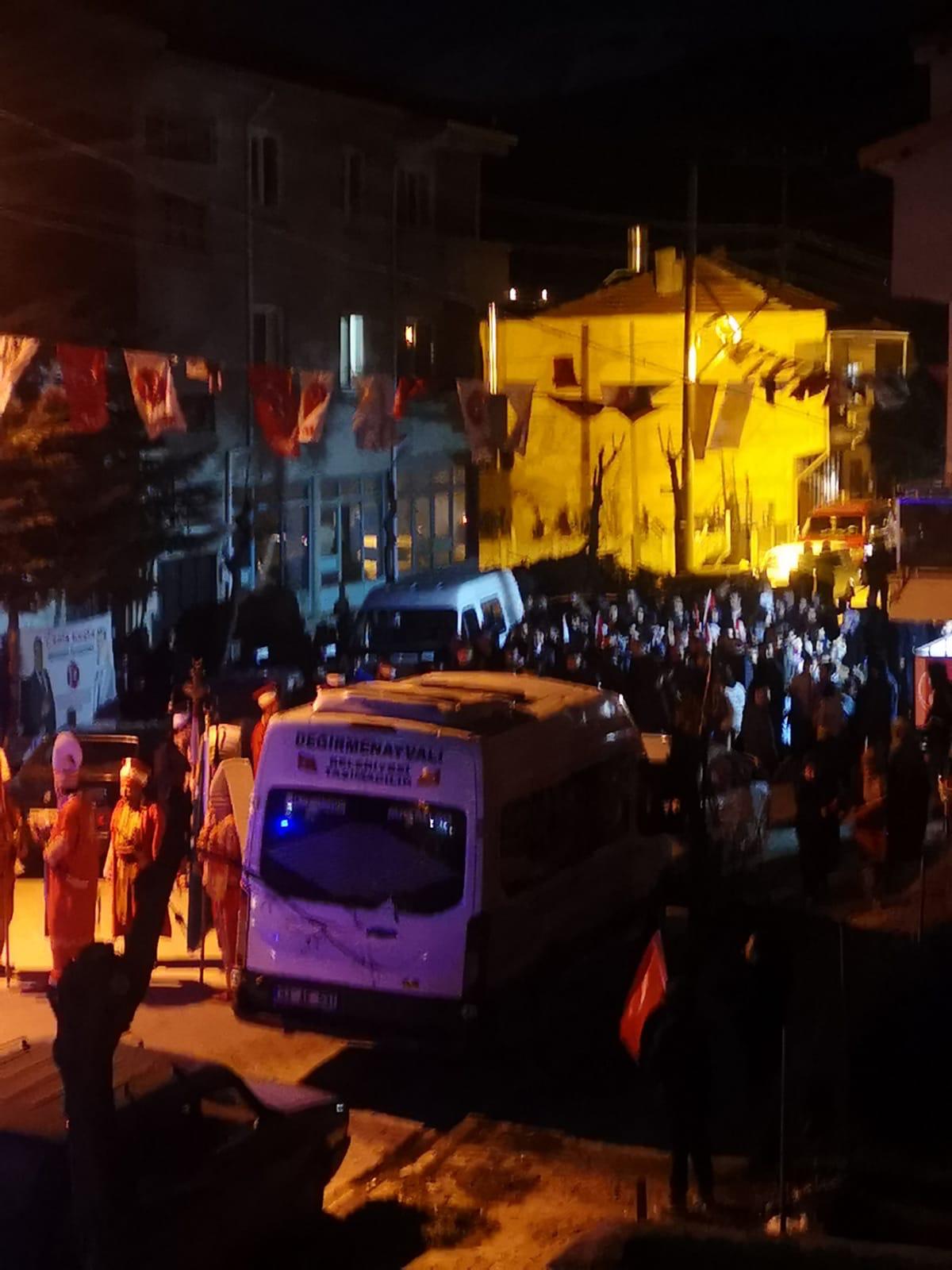 MHP'DEN MEŞALELİ TÖREN