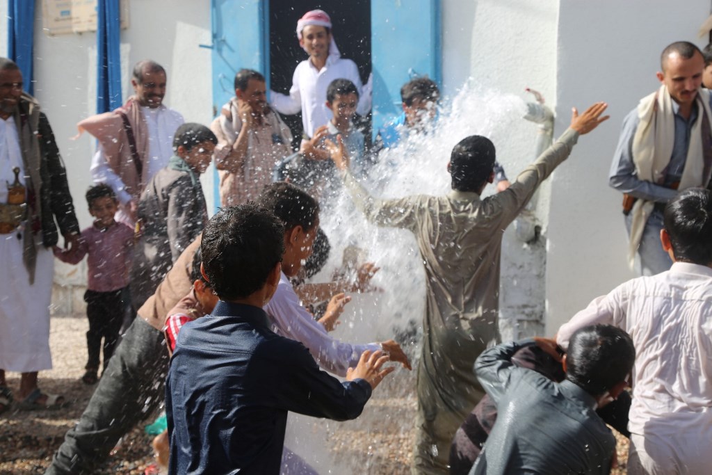 TDV'NİN YEMEN'DE AÇTIĞI SU KUYUSU VE VAKIF ÇEŞMESİNDEN 34 BİN KİŞİ İSTİFADE EDECEK