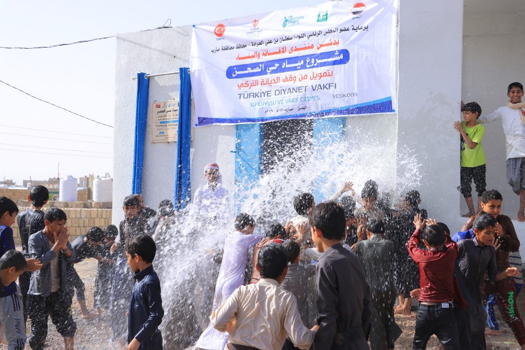 TDV'NİN YEMEN'DE AÇTIĞI SU KUYUSU VE VAKIF ÇEŞMESİNDEN 34 BİN KİŞİ İSTİFADE EDECEK