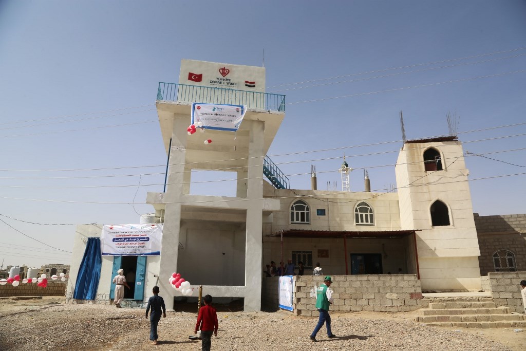 TDV'NİN YEMEN'DE AÇTIĞI SU KUYUSU VE VAKIF ÇEŞMESİNDEN 34 BİN KİŞİ İSTİFADE EDECEK