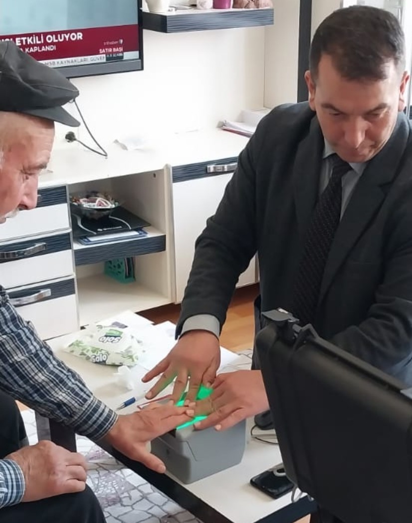Afyon'da Nüfus Müdürlükleri ''İnsanı Yaşat ki Devlet Yaşasın'' Sözünü Yerine Getiriyor