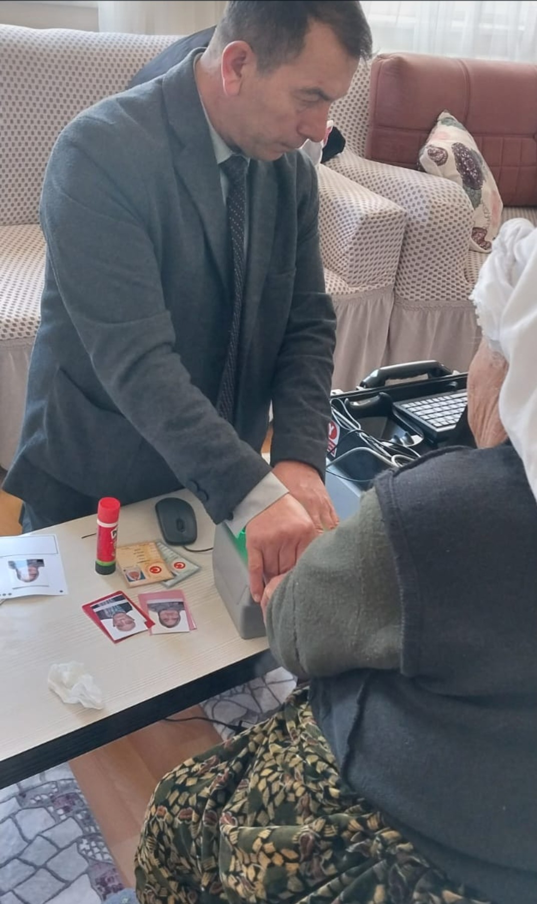 Afyon'da Nüfus Müdürlükleri ''İnsanı Yaşat ki Devlet Yaşasın'' Sözünü Yerine Getiriyor
