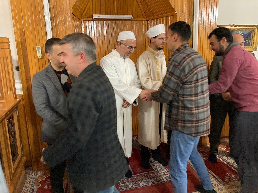 İMAMOĞLU ÖNCE VAAZ ETTİ SONRA TERAVİH NAMAZI KILDIRDI