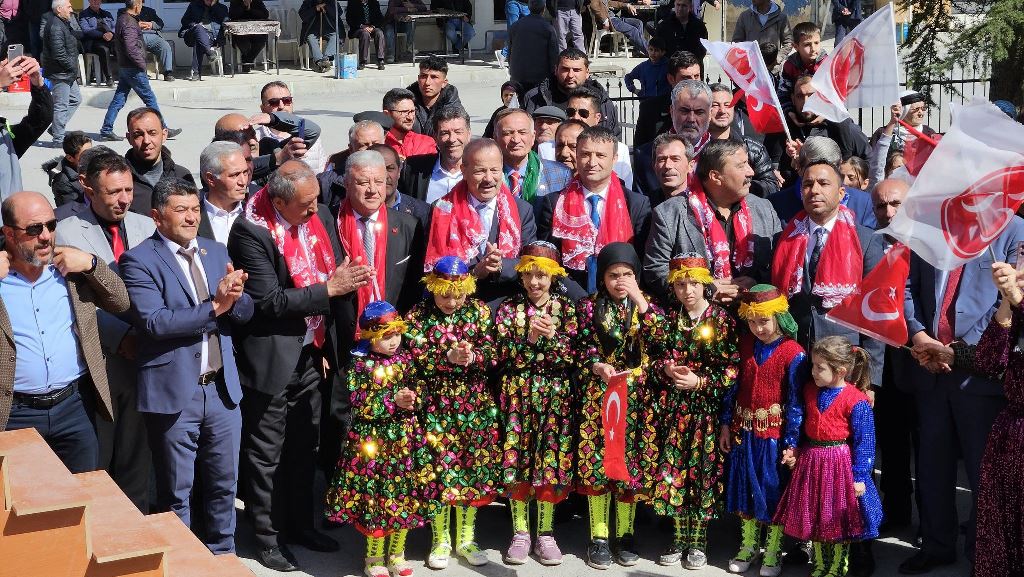 MİLLETVEKİLİ TAYTAK'A MİTİNG GİBİ KARŞILAMA