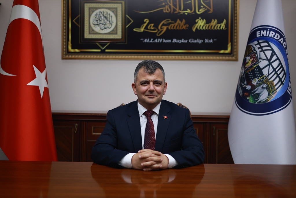 EMİRDAĞ CUMHURİYET MEYDANI'NA İKİNCİ İŞ MERKEZİ GELİYOR