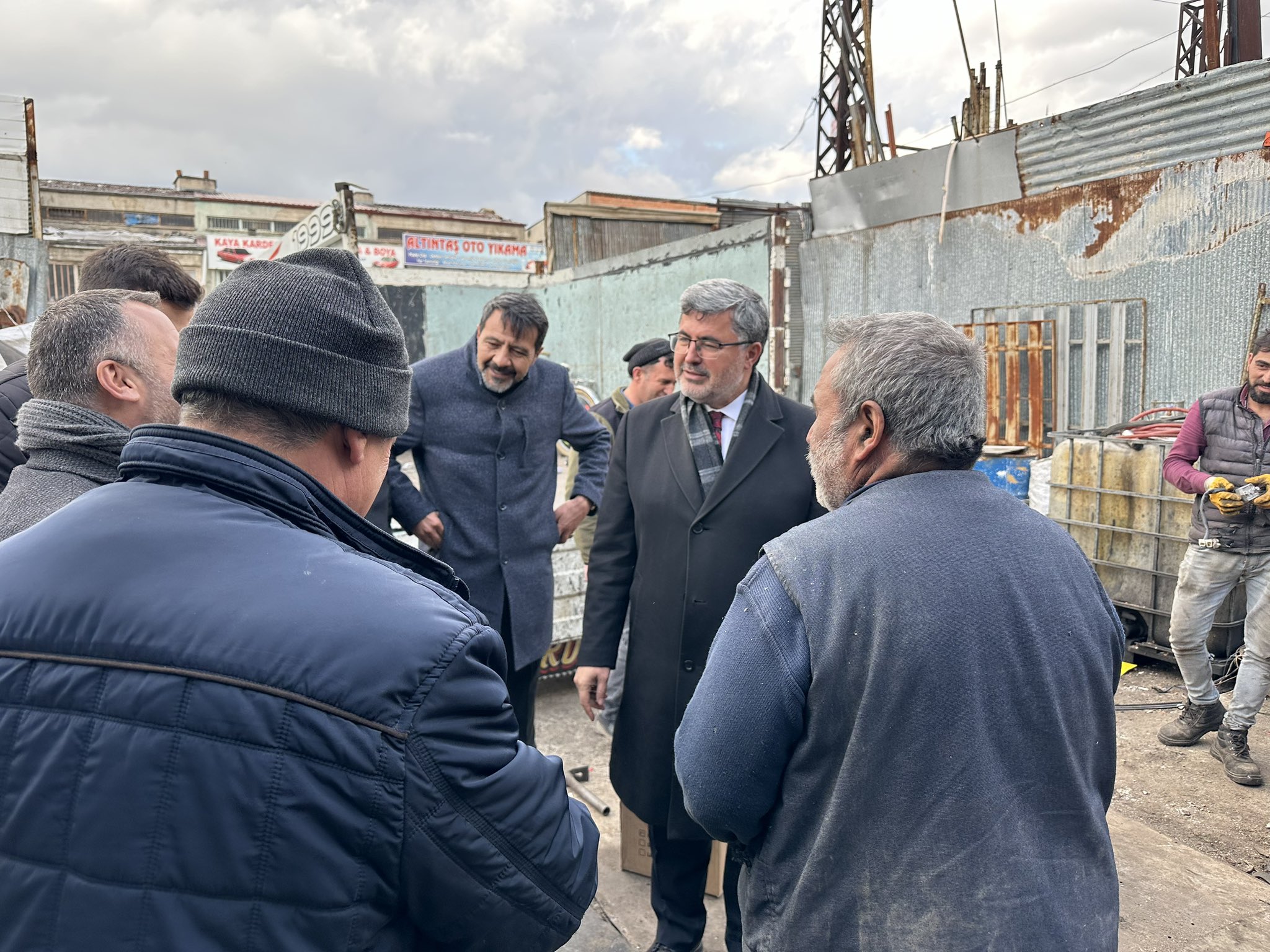 AFYONKARAHİSAR ESNAFINI ZİYARET ETTİ AFYON İÇİN 109 PROJEYİ ANLATTI