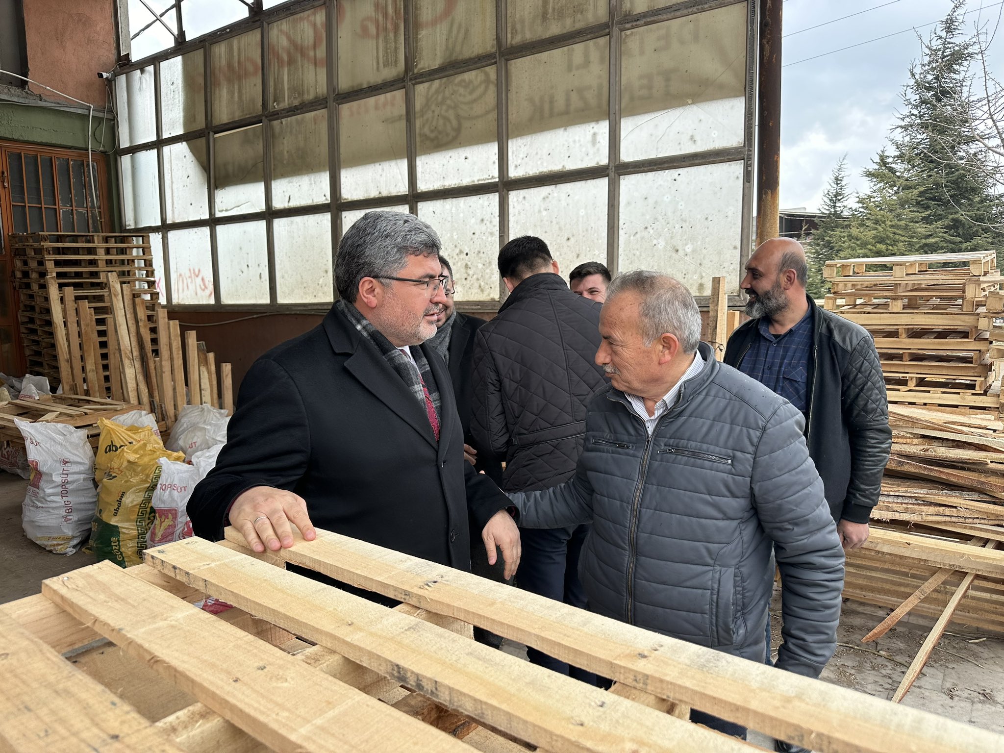 AFYONKARAHİSAR ESNAFINI ZİYARET ETTİ AFYON İÇİN 109 PROJEYİ ANLATTI