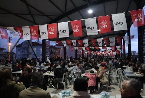 Köksal, Karşıyaka Mahallesi'nde İftar Programına Katıldı