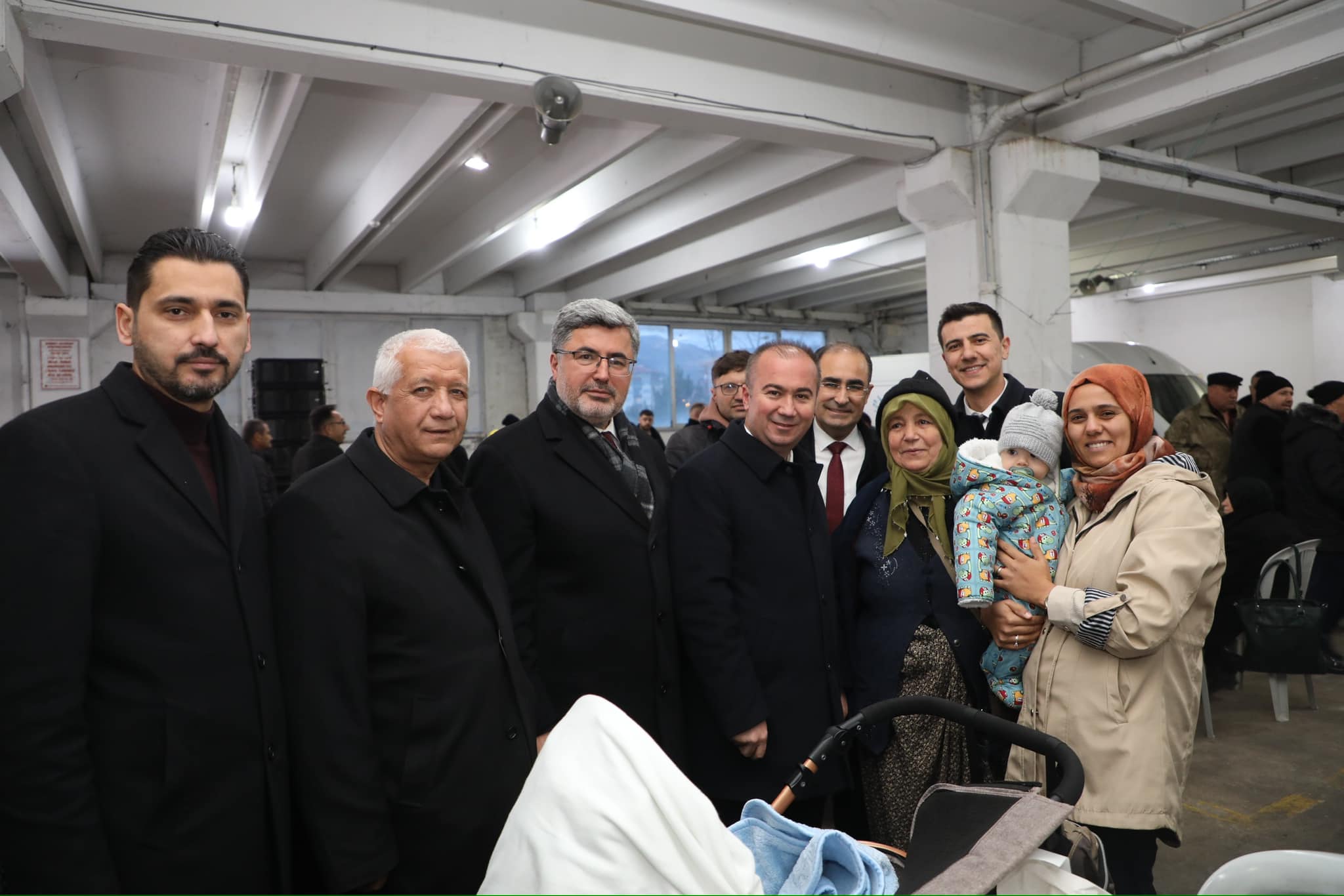 AK PARTİ'DEN ÜÇ MAHALLEYİ BİR ARAYA GETİREN İFTAR