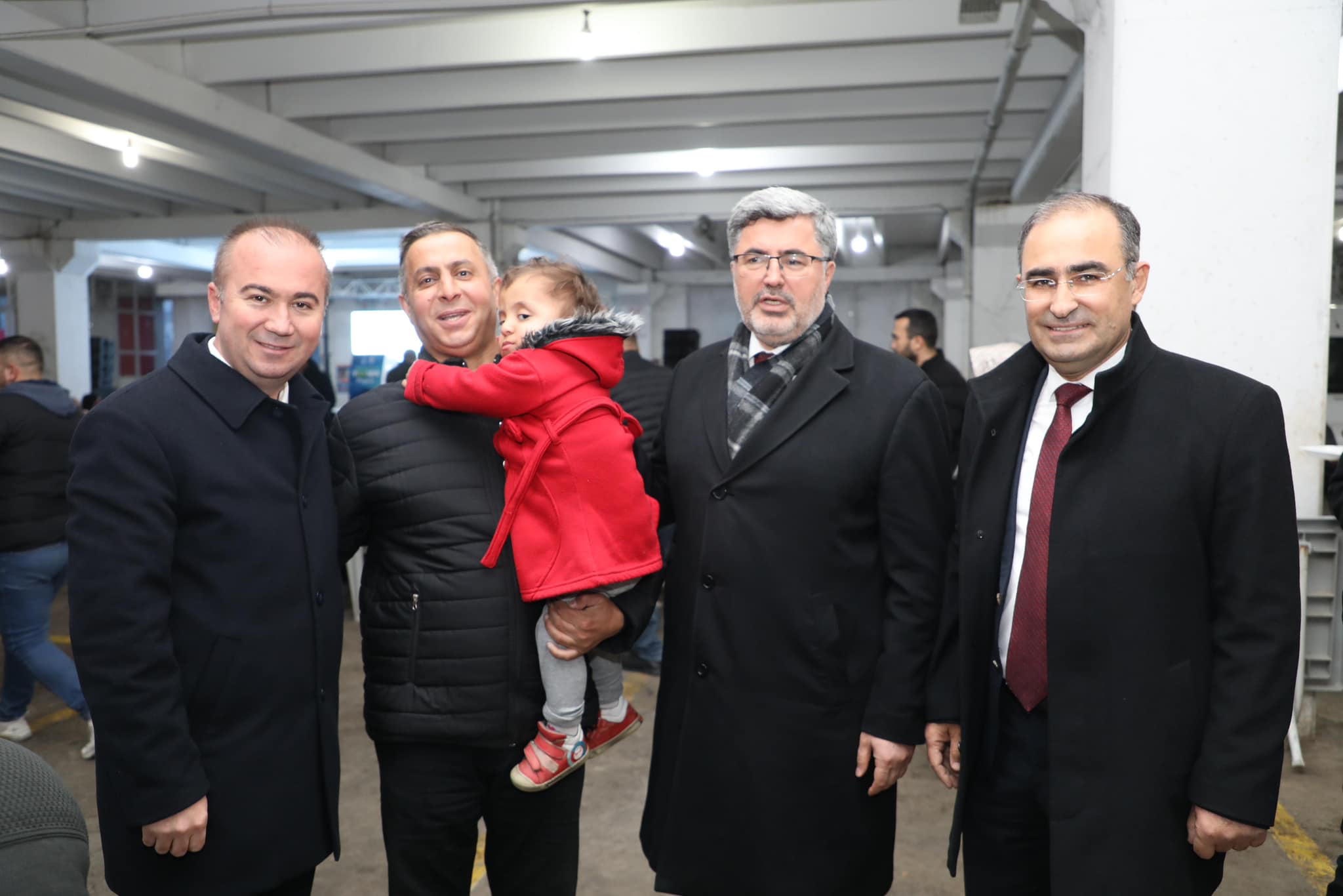 AK PARTİ'DEN ÜÇ MAHALLEYİ BİR ARAYA GETİREN İFTAR