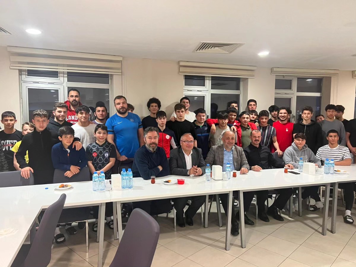 Kasapoğlu  Güreşçilerle İftar Sofrasında Buluştu
