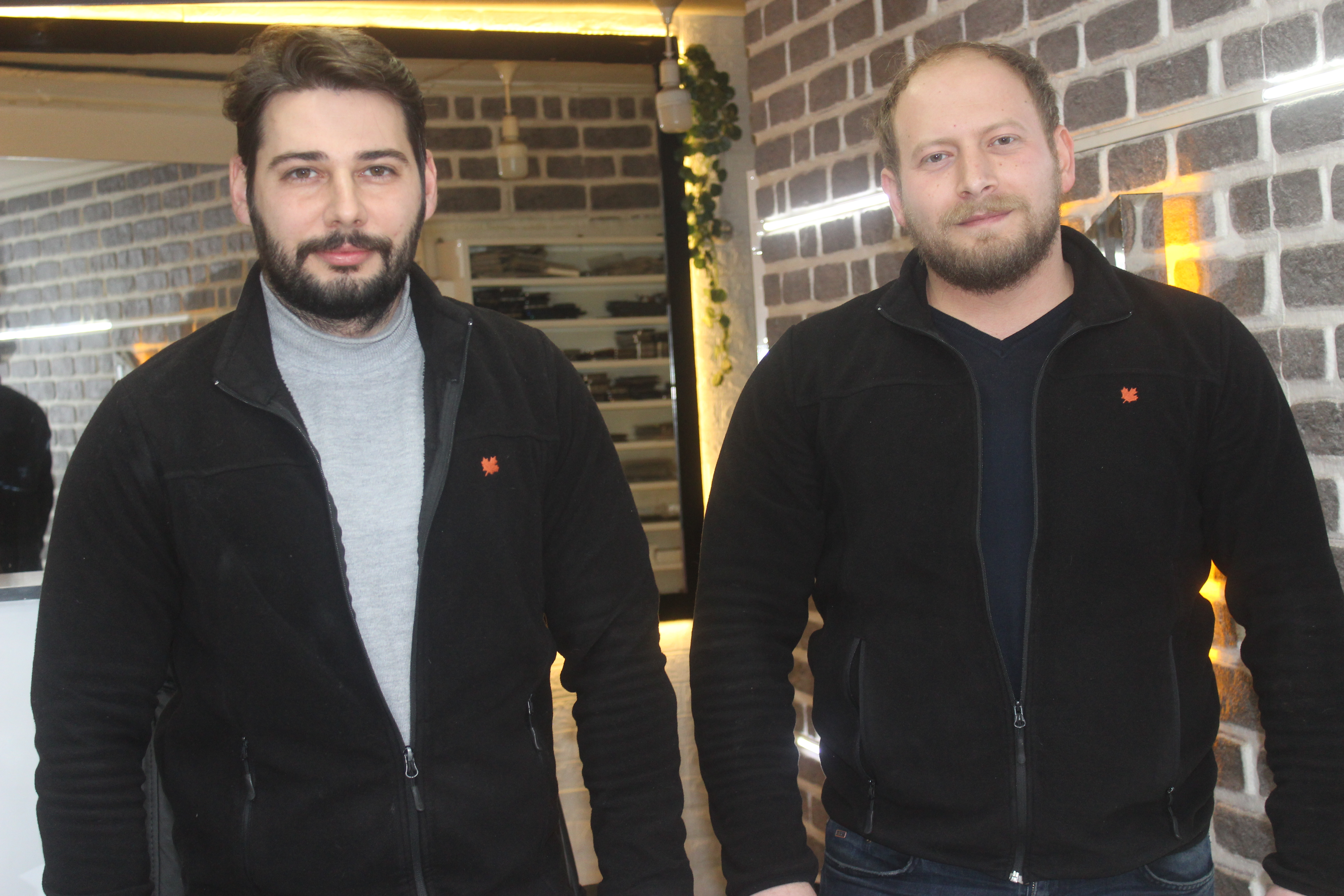 Afyonkarahisar Uzun Çarşı'nın Genç Telefoncu Esnafı: Teknoloji Cennetinde Yükselen İşler 'Uzay İletişim'