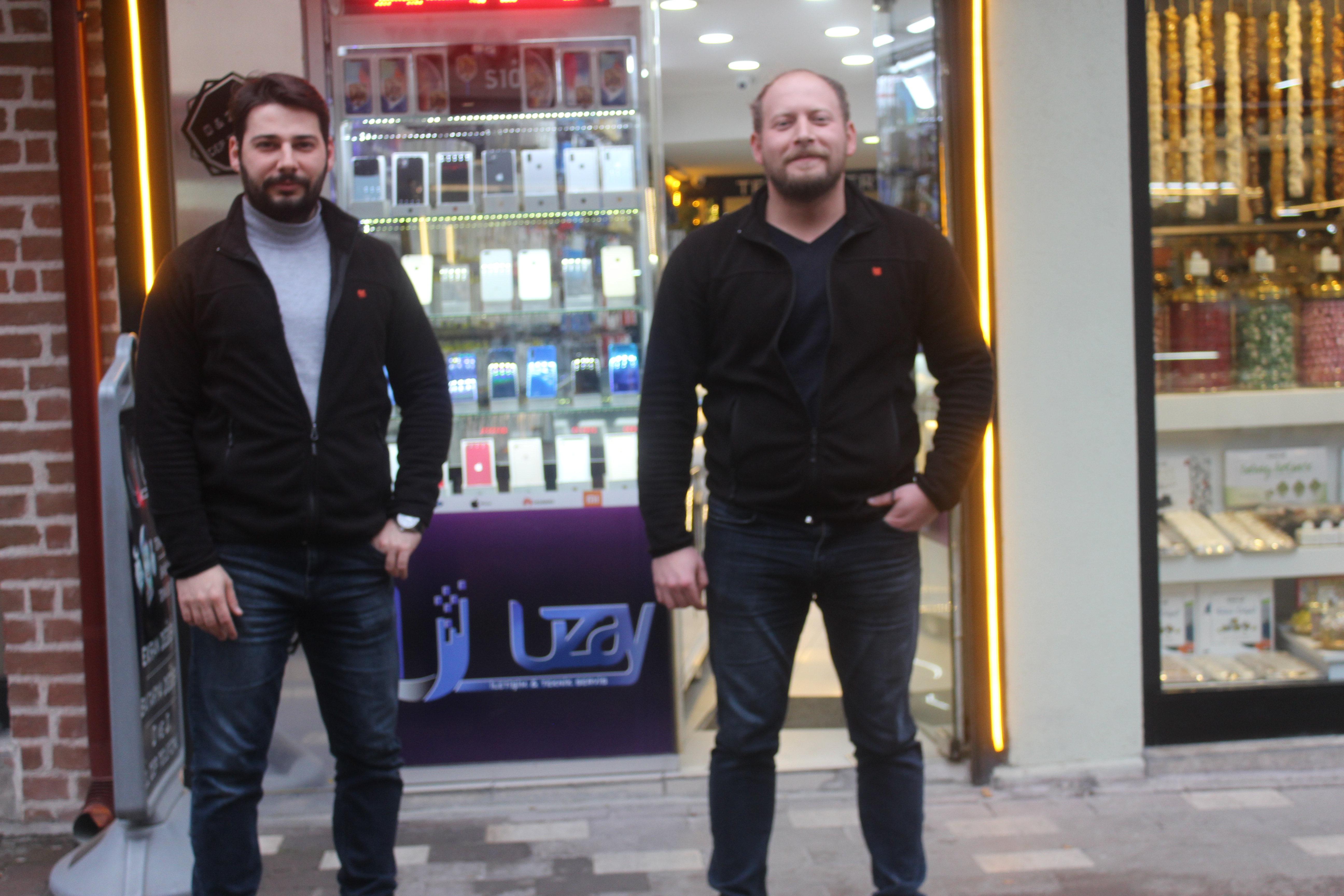 Afyonkarahisar Uzun Çarşı'nın Genç Telefoncu Esnafı: Teknoloji Cennetinde Yükselen İşler 'Uzay İletişim'