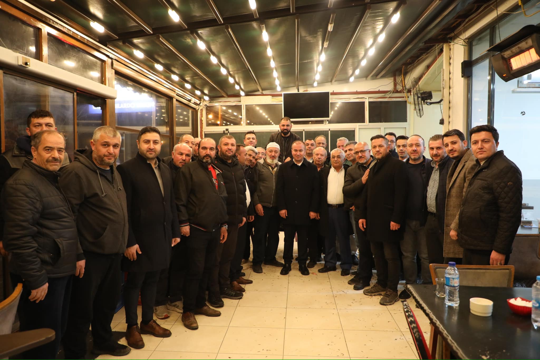 AK PARTİ TEŞKİLATI KAHVEHANE ZİYARETLERİNİ GERÇEKLEŞTİRDİ