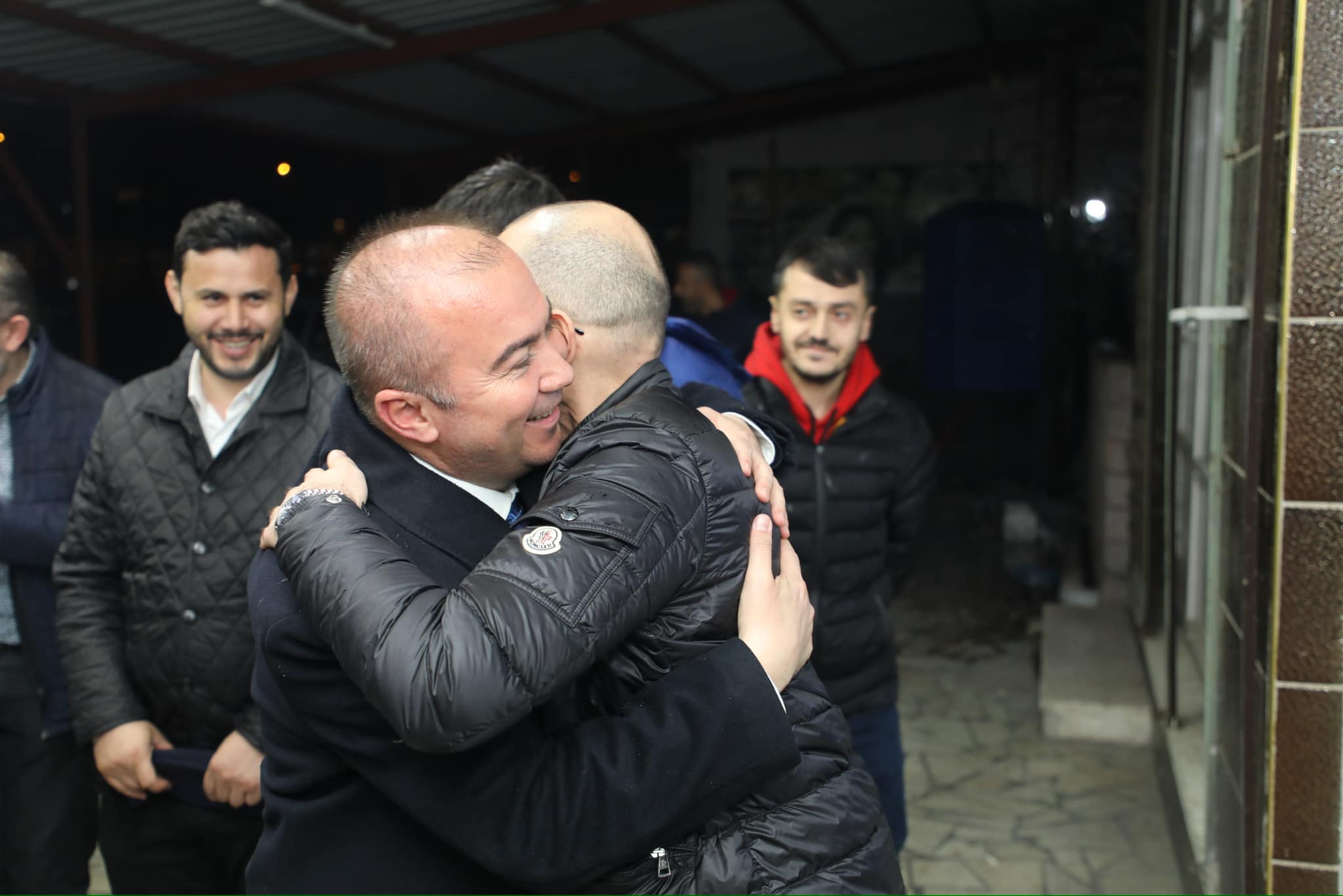 AK PARTİ TEŞKİLATI KAHVEHANE ZİYARETLERİNİ GERÇEKLEŞTİRDİ