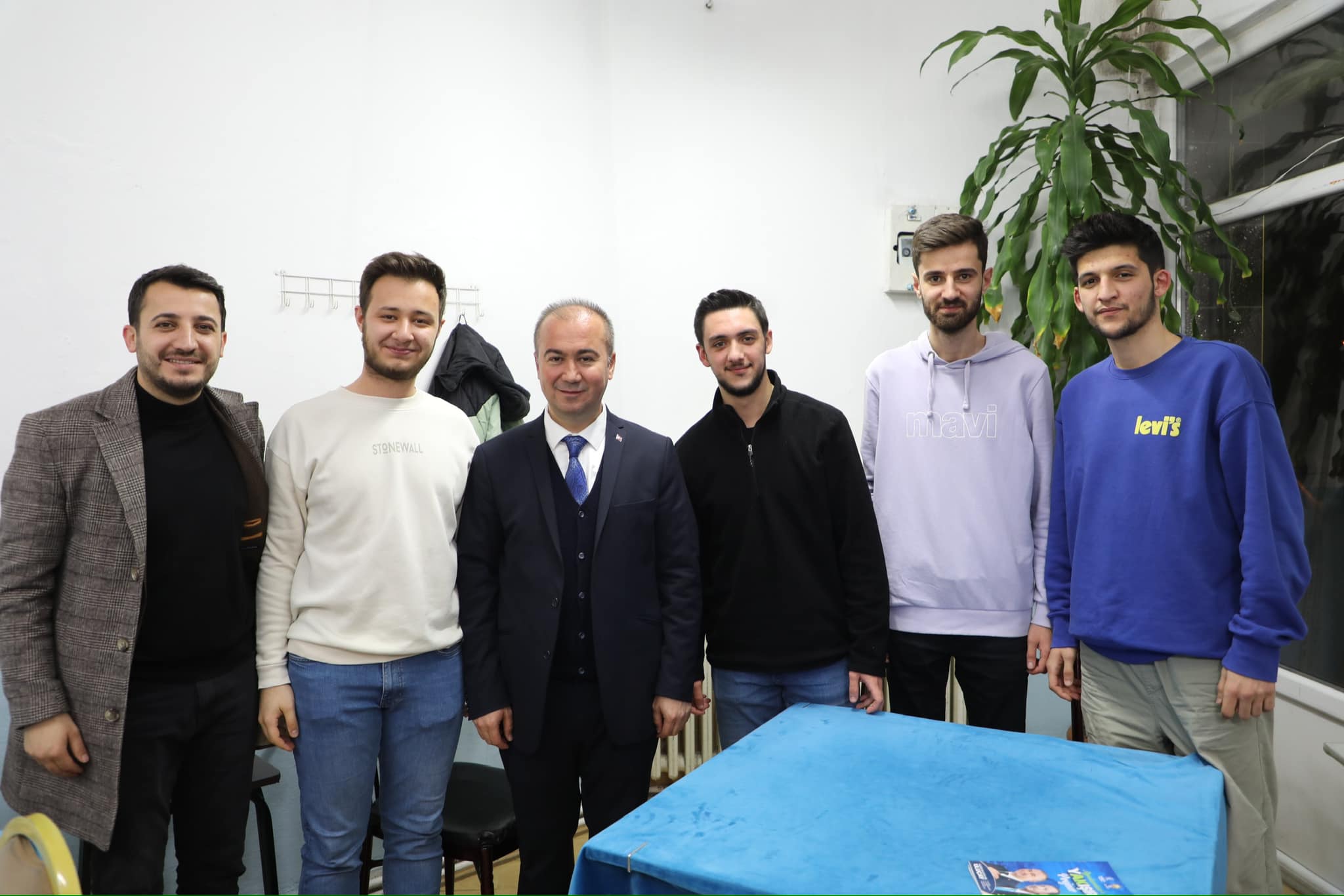 AK PARTİ TEŞKİLATI KAHVEHANE ZİYARETLERİNİ GERÇEKLEŞTİRDİ