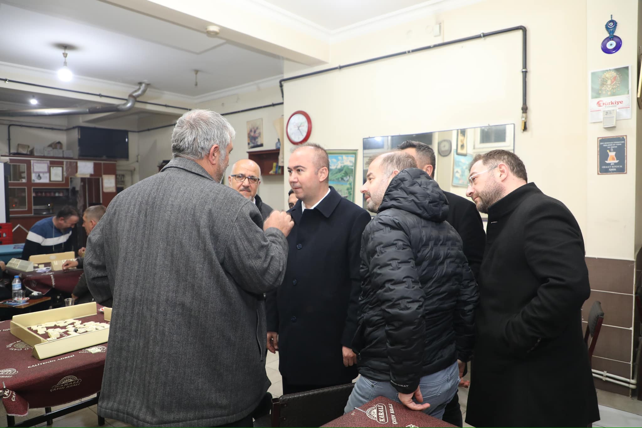AK PARTİ TEŞKİLATI KAHVEHANE ZİYARETLERİNİ GERÇEKLEŞTİRDİ