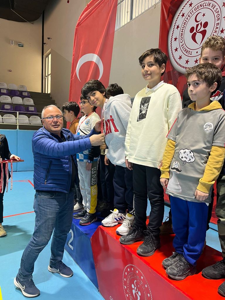 KÜÇÜKLER VE YILDIZLAR SATRANÇ ŞAMPİYONASI TAMAMLANDI