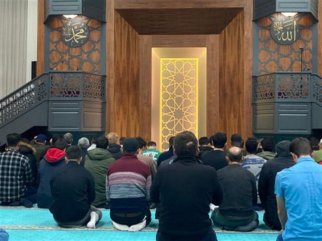 İMAMOĞLU KAMİL MİRAS KYK YURDUNDA ÖĞRENCİLERLE BULUŞTU