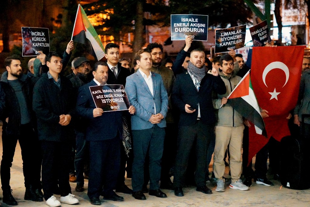 "TARİHİN EN ACIMASIZ SOYKIRIMI GERÇEKLEŞTİRİLİYOR"