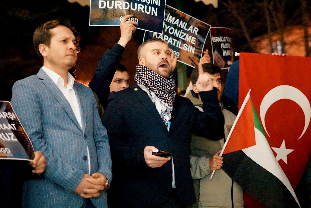 "TARİHİN EN ACIMASIZ SOYKIRIMI GERÇEKLEŞTİRİLİYOR"