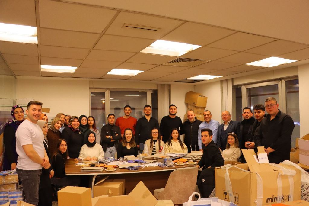ULUÇAY'DAN İLK KEZ OY KULLANACAK 4 BİN 500 KİŞİYE MEKTUP