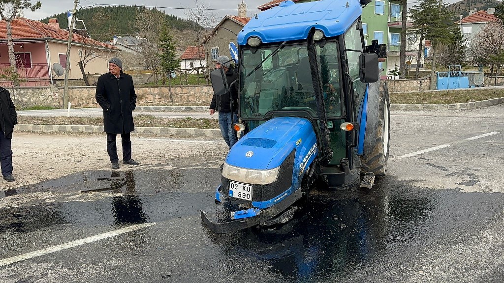 BOLVADİN-EMİRDAĞ KARA YOLUNDA KAZA!