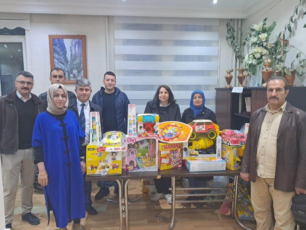 AFYON'DA "MİNİK YÜREKLERE DOKUNMAK" PROJESİ