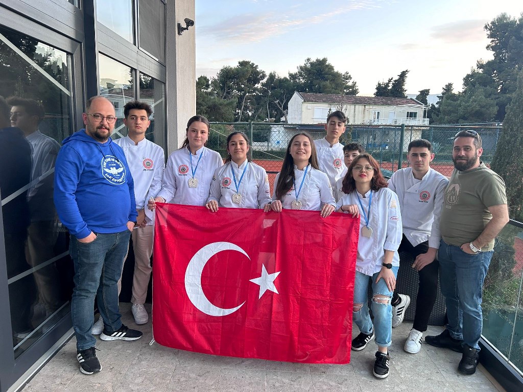 ULUSLARARASI AŞÇILIK YARIŞMALARINDA ŞOV YAPTILAR