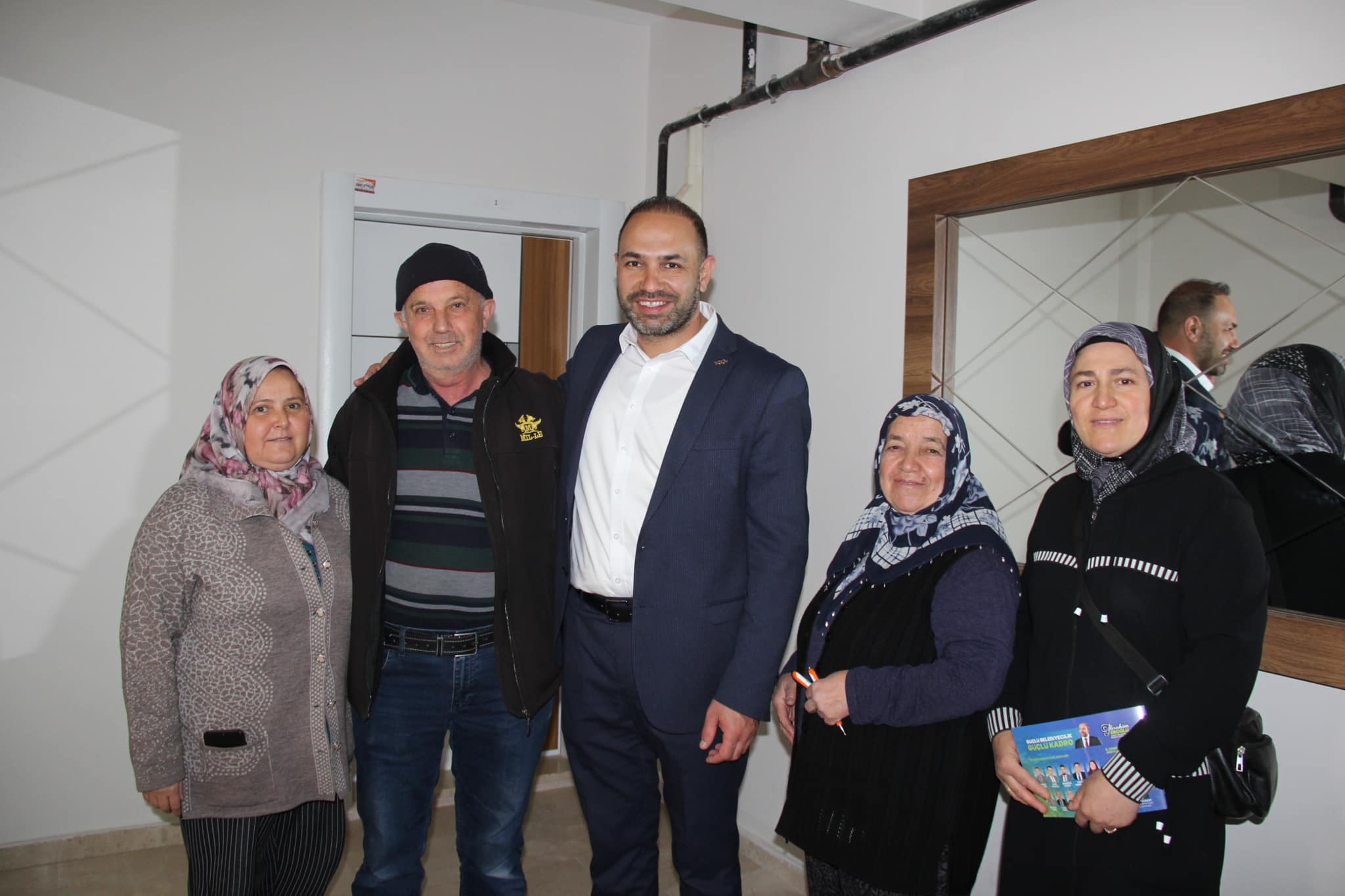 AK Partili Genç Aday Seçim Bölgesinde Yoğun Mesai Harcıyor