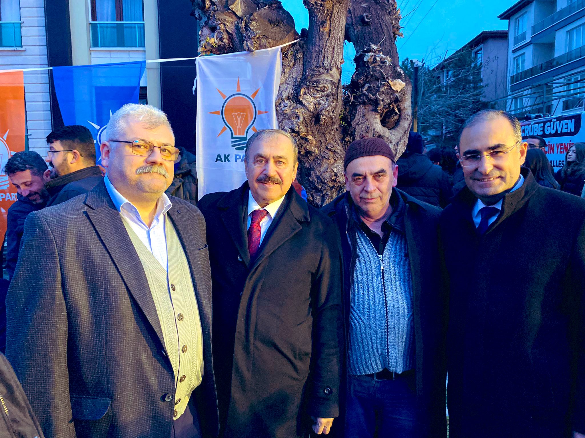Eline Kepçeyi Alan Eski Bakan Hemşehrilerinin İftarına Ortak Oldu