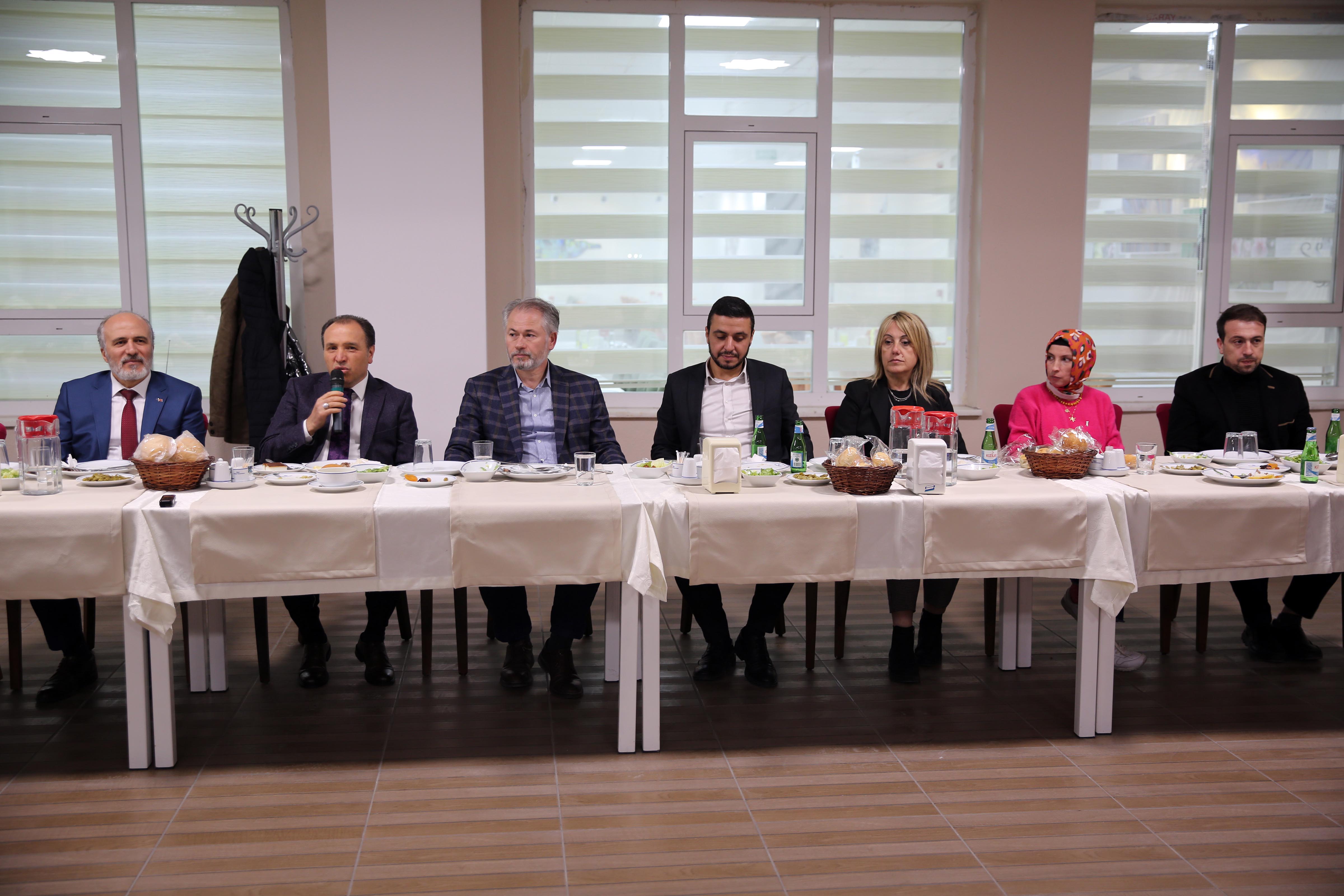 Rektör Karakaş Öğrenci Kulüp ve Toplulukları ile İftarda Bir Araya Geldi