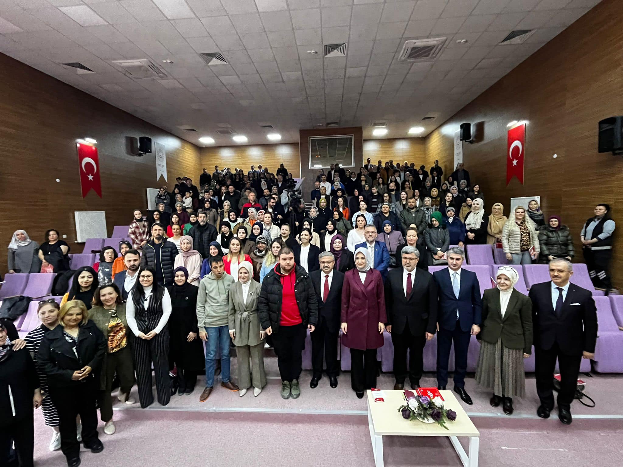 Bakan Göktaş Memleketinde Otizme Dikkat Çekti