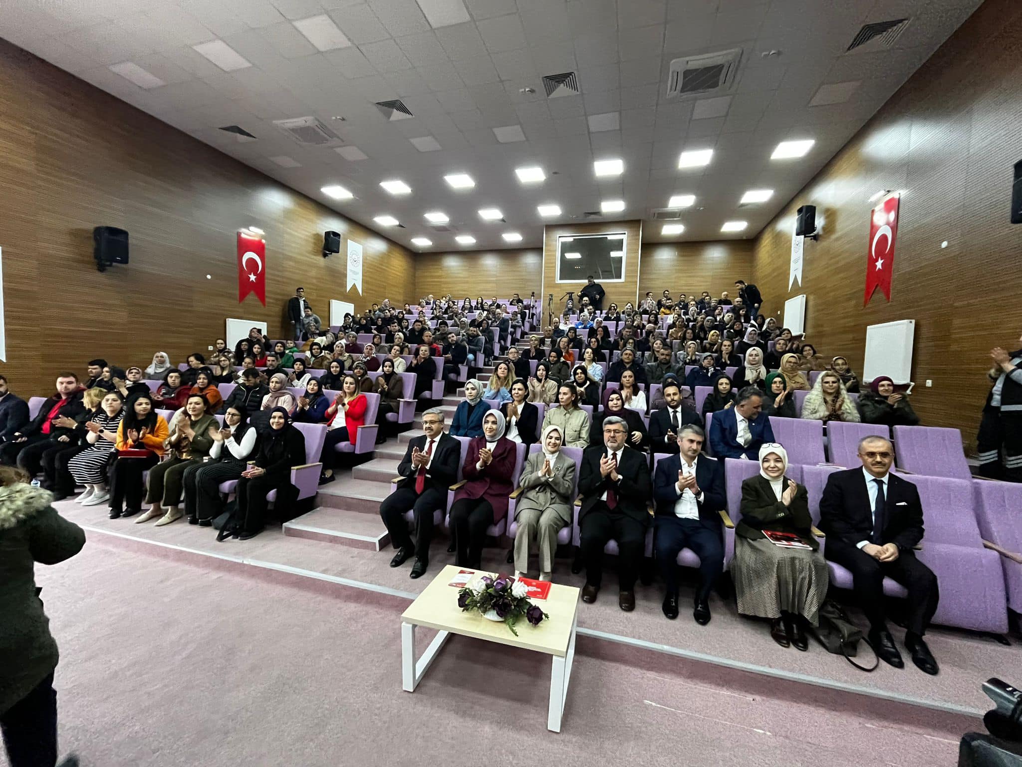 Bakan Göktaş Memleketinde Otizme Dikkat Çekti