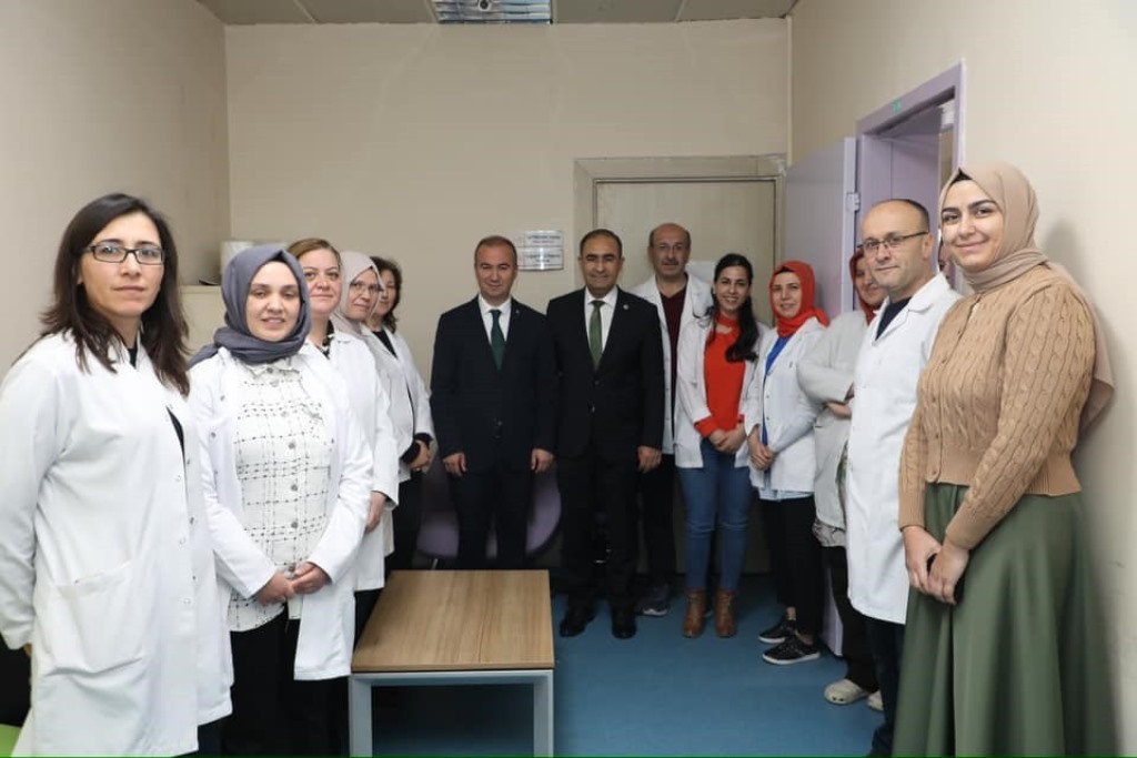 ULUÇAY TOPLUM SAĞLIĞI MERKEZİNİ ZİYARET ETTİ