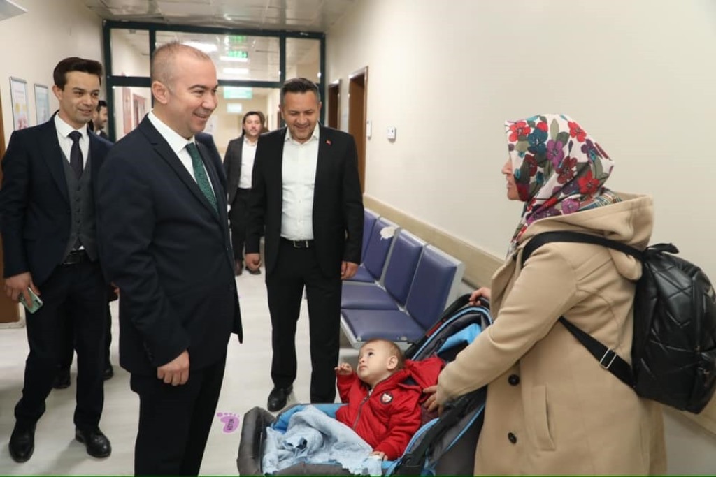 ULUÇAY TOPLUM SAĞLIĞI MERKEZİNİ ZİYARET ETTİ