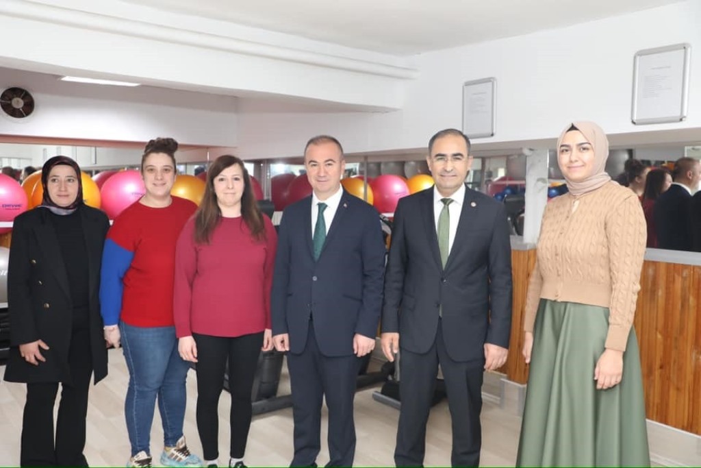 ULUÇAY TOPLUM SAĞLIĞI MERKEZİNİ ZİYARET ETTİ