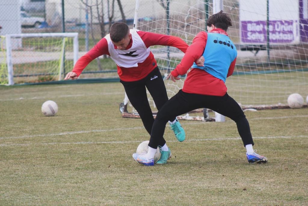 AFYONSPOR'A DESTEK OLMASA DA MORALLER YÜKSEK