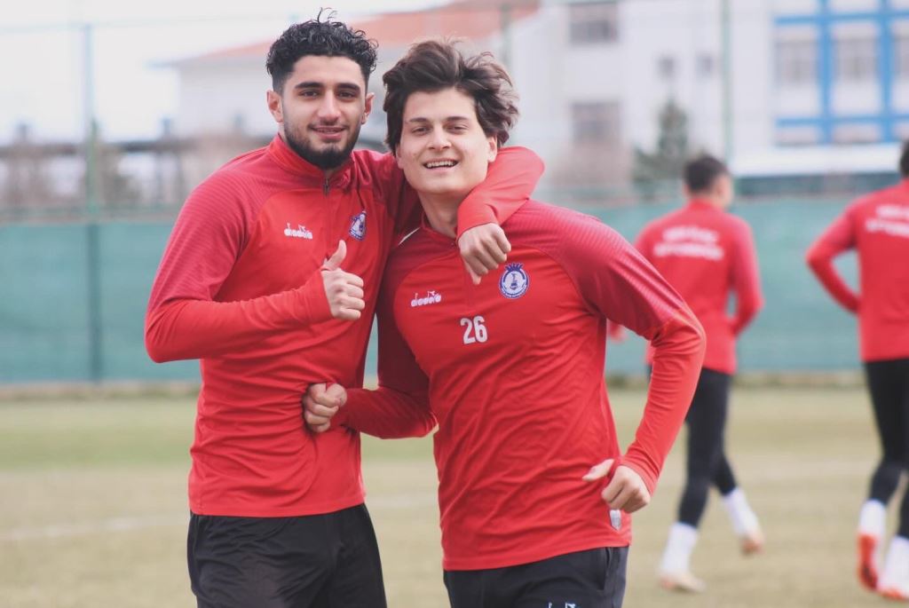 AFYONSPOR'A DESTEK OLMASA DA MORALLER YÜKSEK