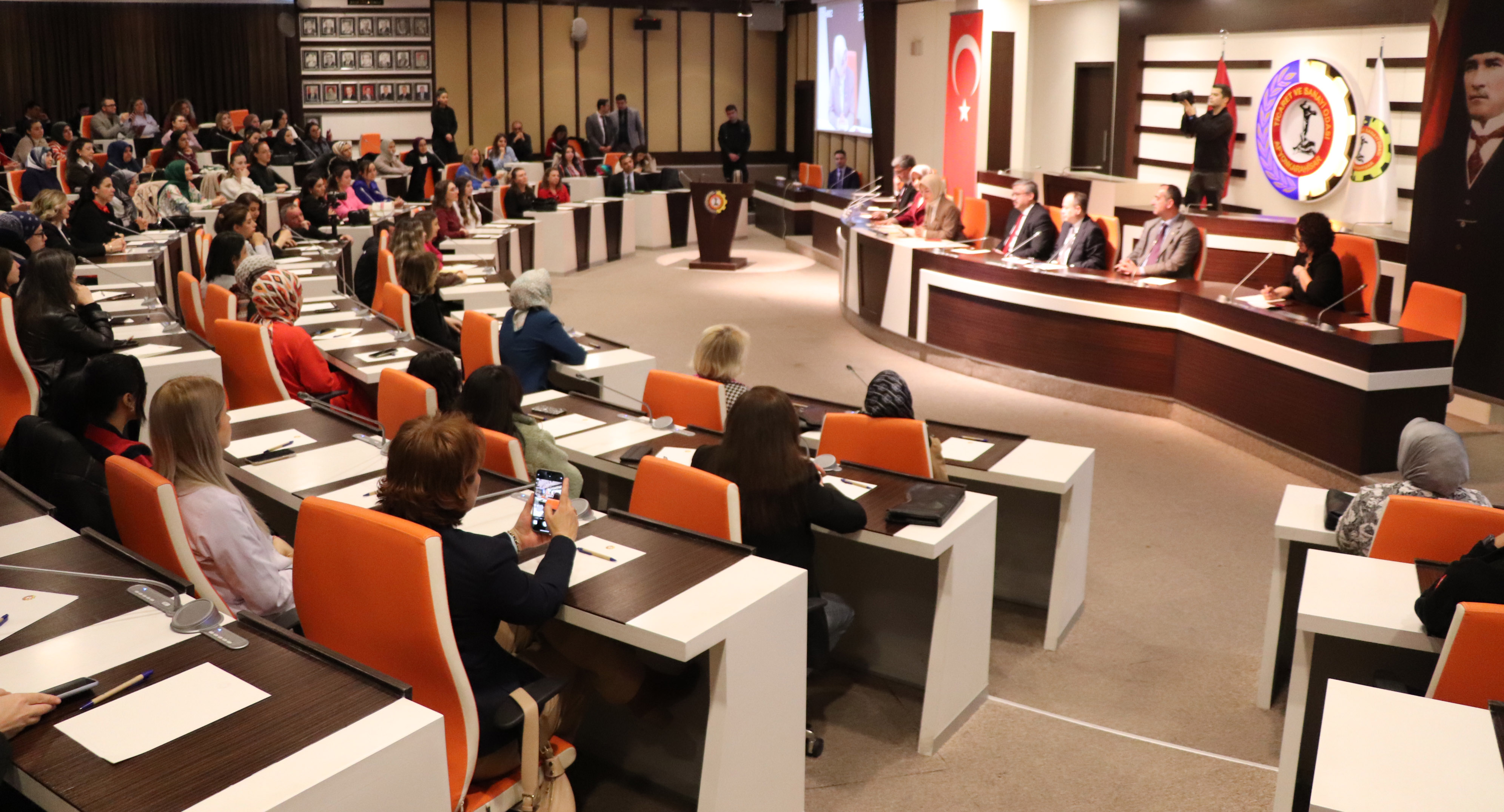 Bakan Göktaş Kadın Girişimcilerle Bir Araya Geldi