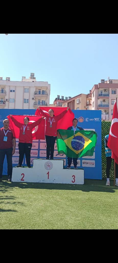 AFYON'LU SPORCU MÜNEVVERE YILMAZ, 2 MADALYA KAZANDI