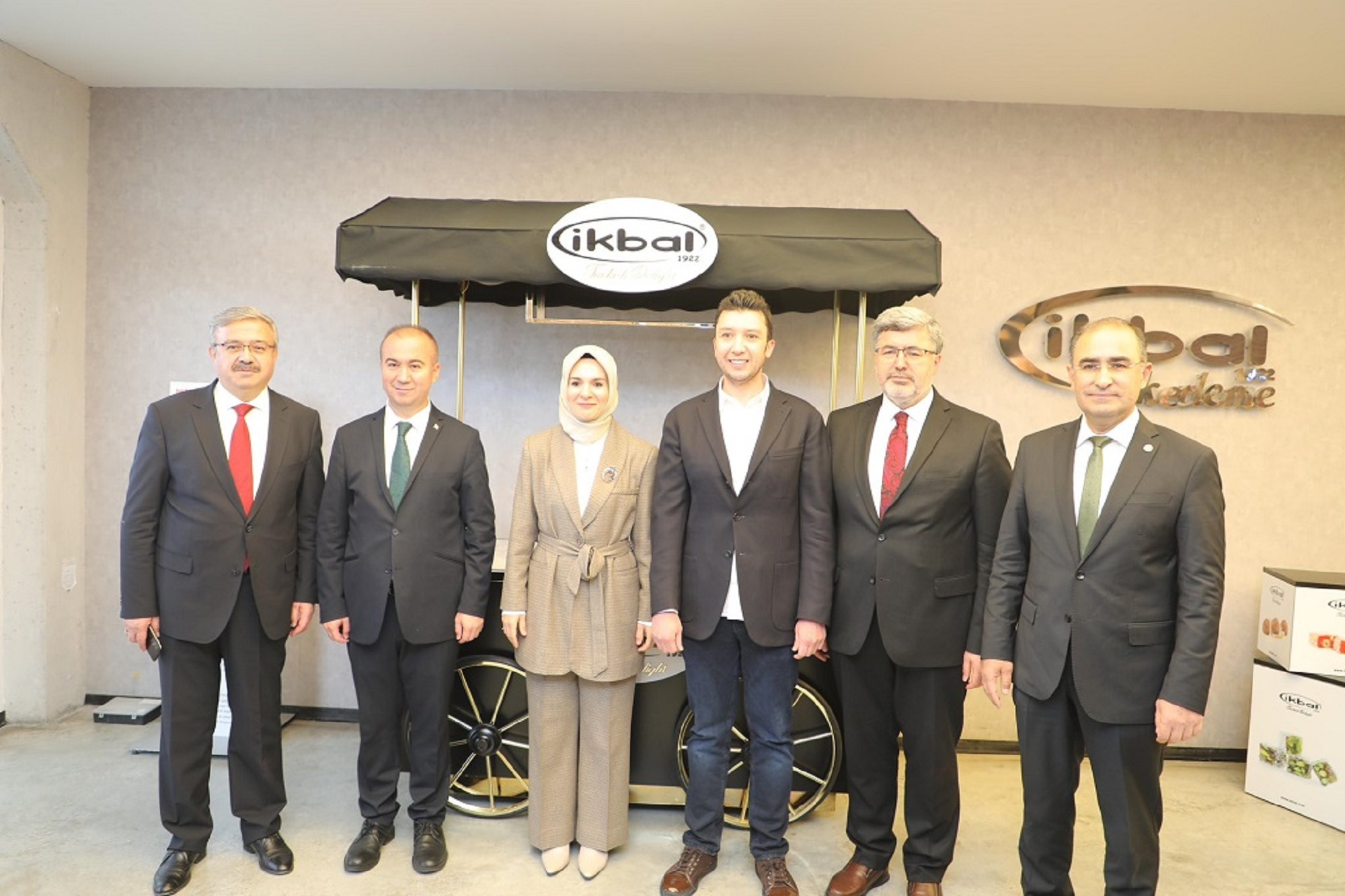 BAKAN GÖKTAŞ AFYON SANAYİCİSİ İLE  BULUŞTU