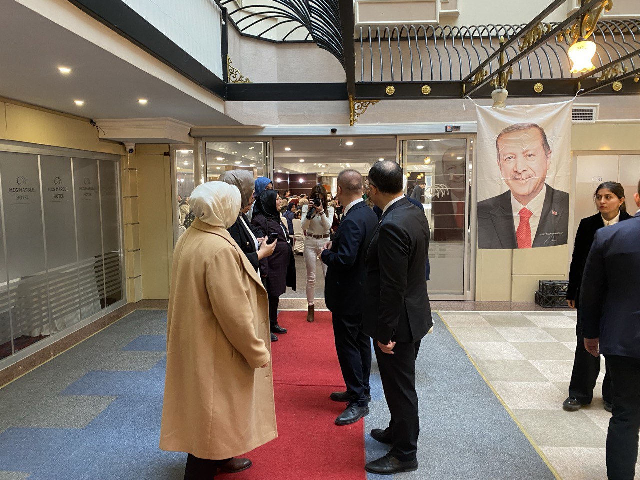 BAKAN GÖKTAŞ, AFYONKARAHİSAR'DA KADIN KURSİYERLERLE BULUŞTU
