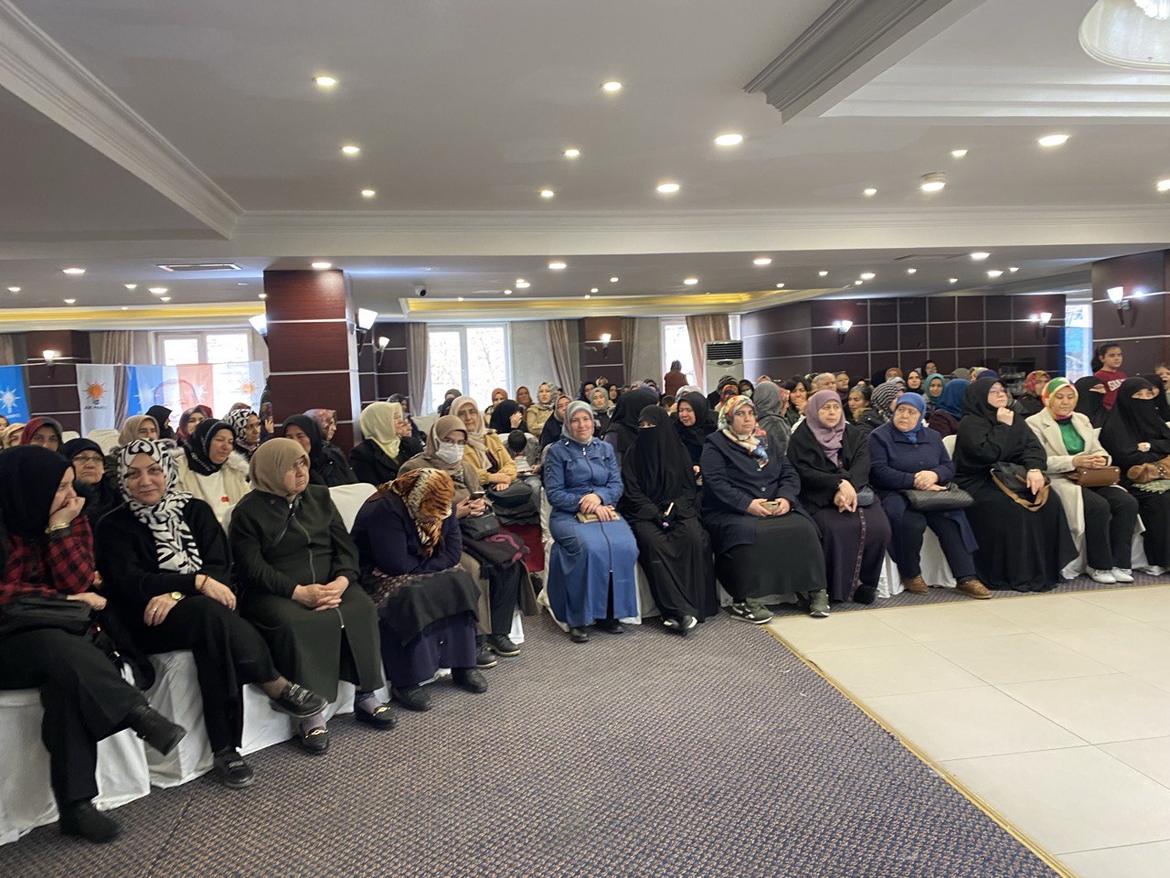 BAKAN GÖKTAŞ, AFYONKARAHİSAR'DA KADIN KURSİYERLERLE BULUŞTU