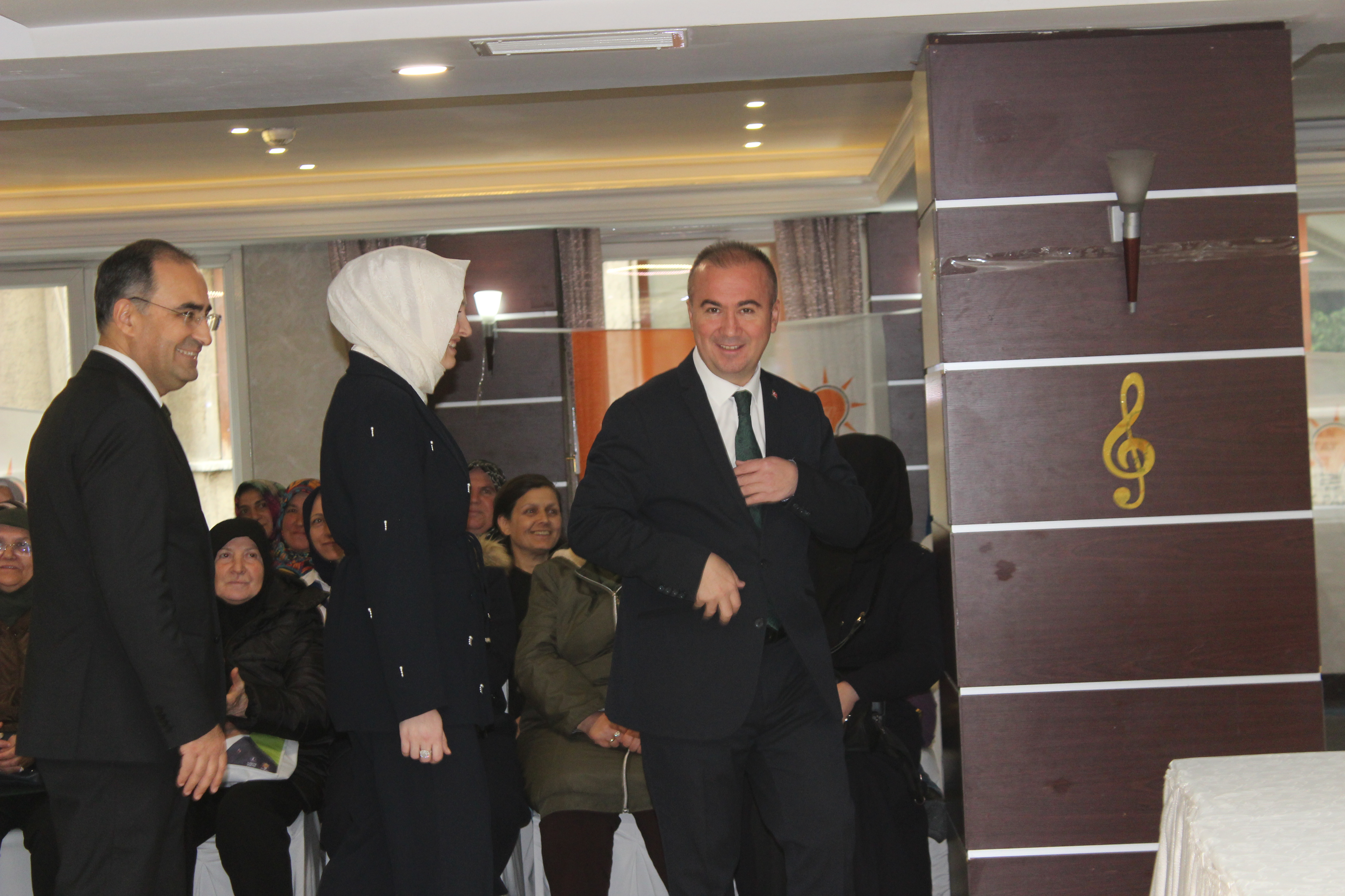 BAKAN GÖKTAŞ, AFYONKARAHİSAR'DA KADIN KURSİYERLERLE BULUŞTU