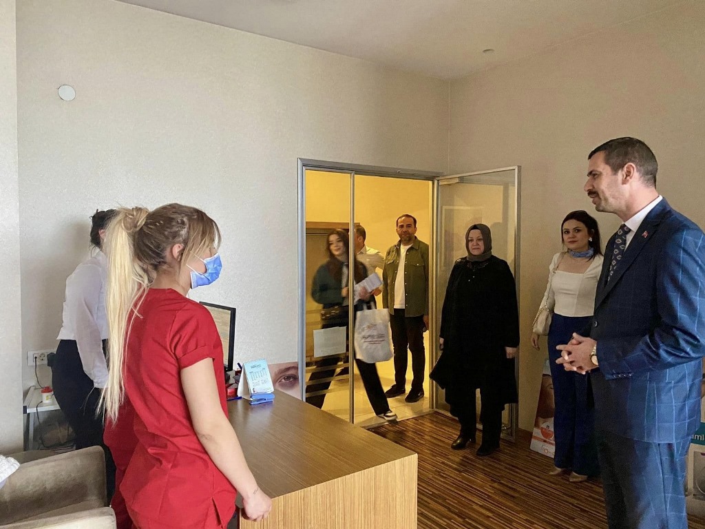BAŞKAN ADAYI YAĞCI PARK HAYAT HASTANESİNİ ZİYARET ETTİ