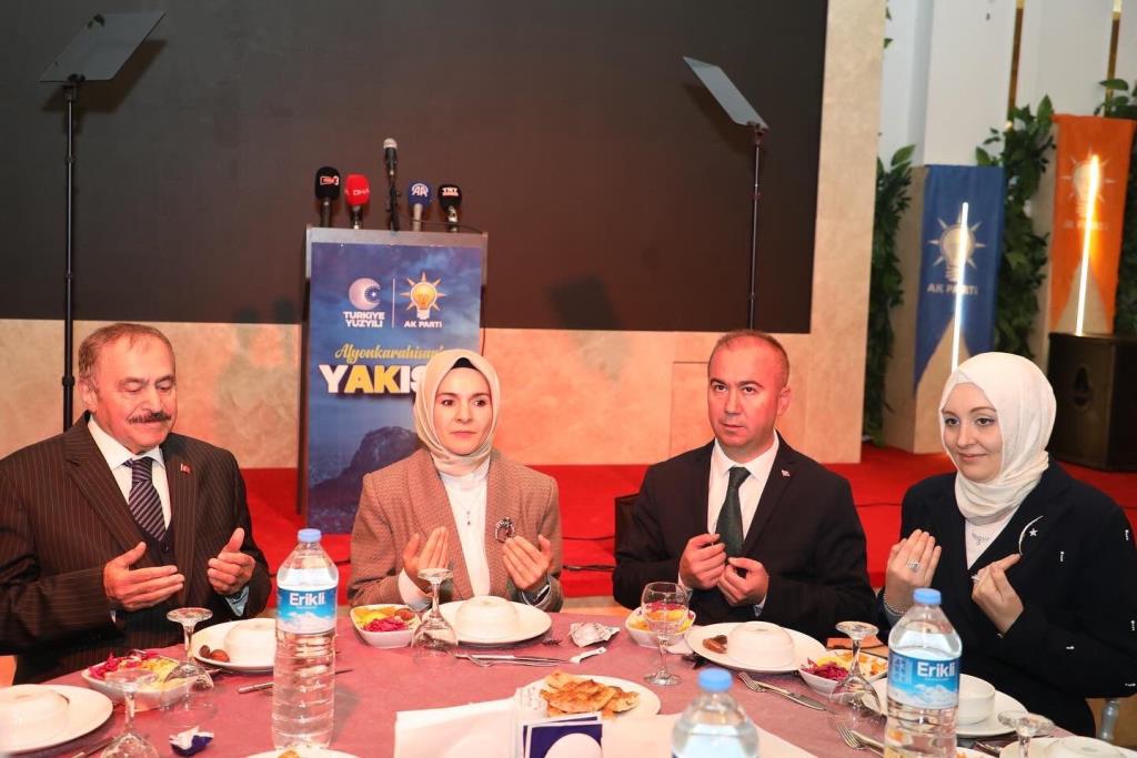 AK PARTİ'DEN YOĞUN KATILIMLI 'VEFA İFTARI'